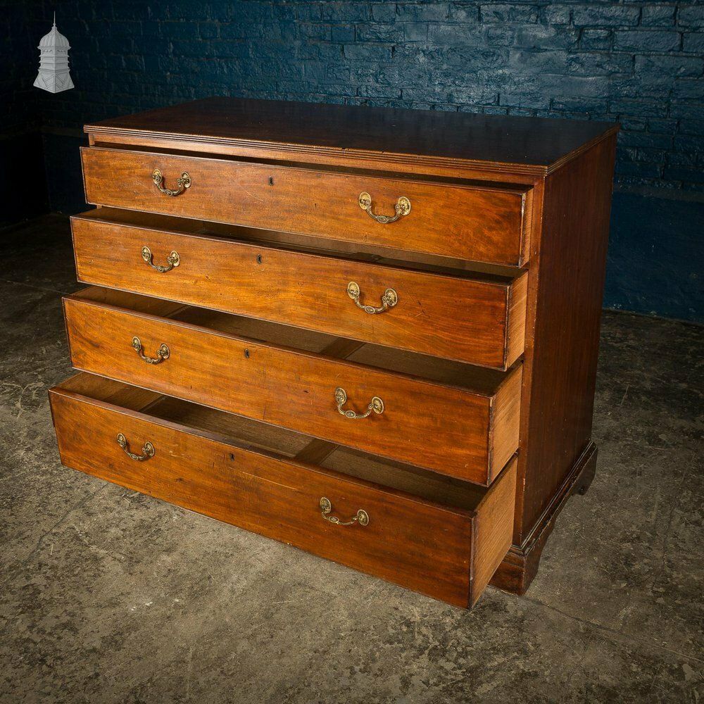 photo vinterior Very Wide Georgian Mahogany 4 Drawer Chest Brass Drop Handles