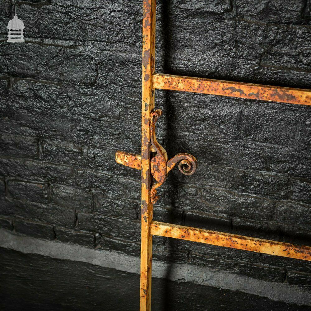 photo furniture 18th C Wrought Iron Driveway Gate With Scroll Detail