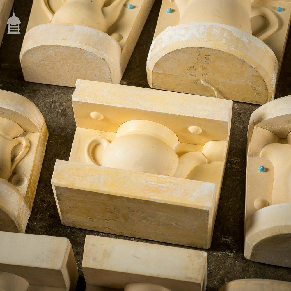 photo vinterior Batch Of 51 Vintage Teapot & Vase Pottery Moulds