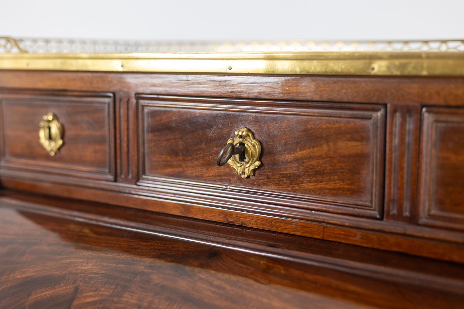 photo vintage Desk – Or Secretary, Cylinder, In Mahogany. Late 18th Century Period.