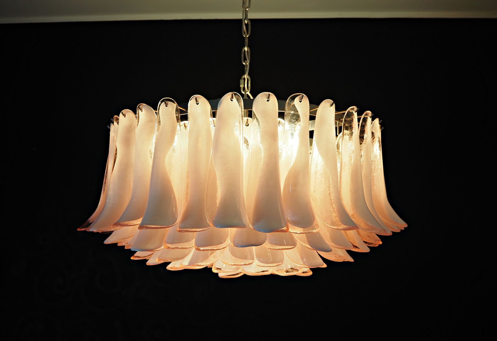 photo vintage Large Murano Glass Chandelier  101 Pink Lattimo Glass Petal