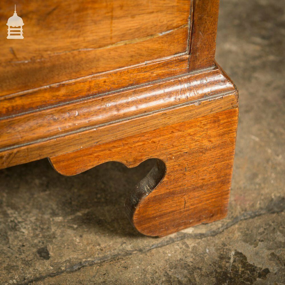 Small George III Chest Of Drawers Beautifully Proportioned In Mahogany With Cross Banding On Top Rim And Bracket Feet. C.1800 photo vinterior