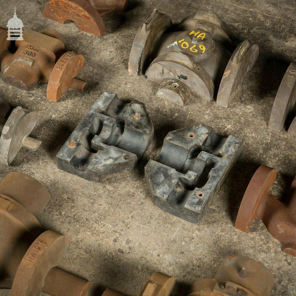 Batch Of 10 Metal And Wooden Industrial Factory Foundry Moulds photo vinterior
