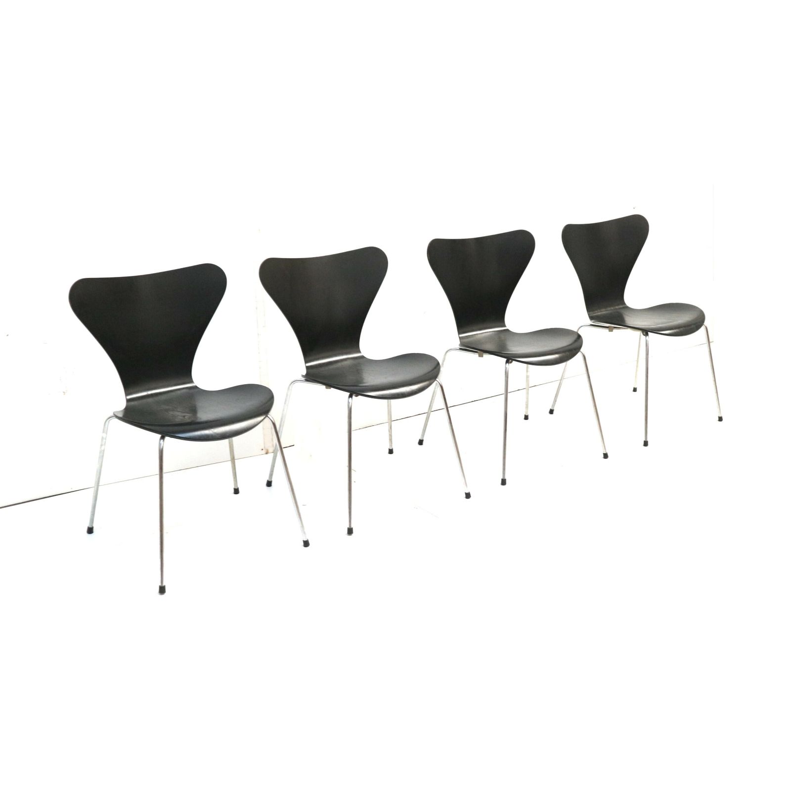 Set Of 4 Butterfly Chairs By Arne Jacobsen For Fritz Hansen photo furniture