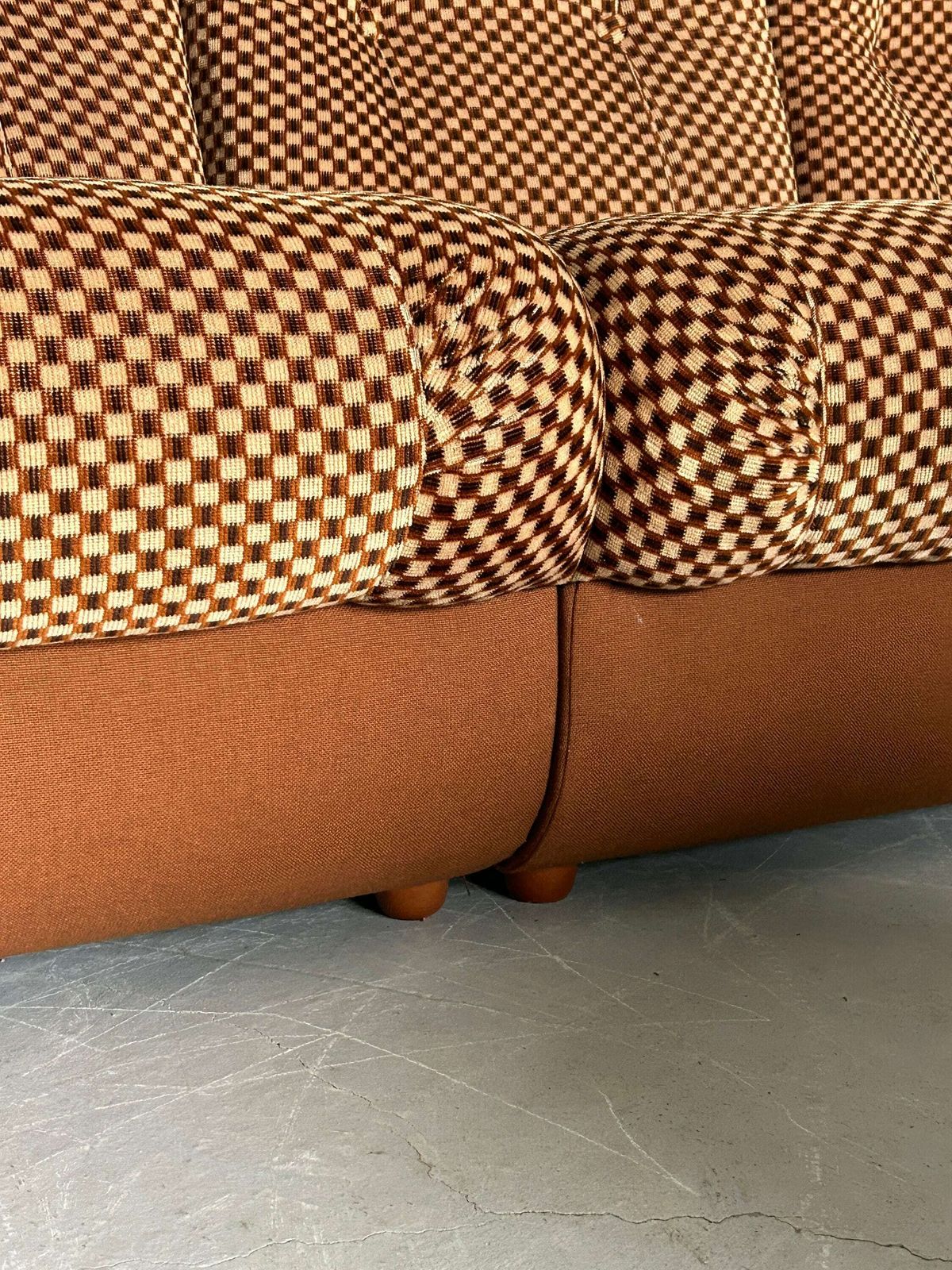 photo furniture Large Italian Space Age Sculptural Cloud Modular Sofa Set In Brown Striped Fabric, Italian Mid Century Five Piece Modern Modular Sofa