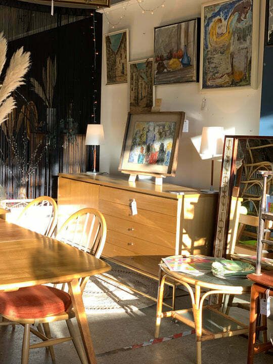photo furniture Mid Century Ercol Grand Windsor Extending Table