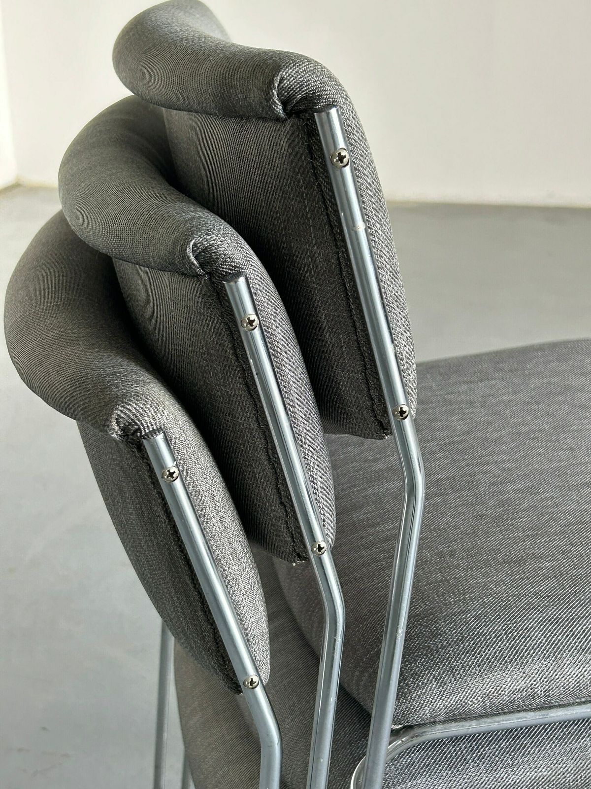 photo furniture Set Of 4 Minimalist Modern Chromed Metal Wire Dining Chairs By Laesko Studioform International, 1980s Germany