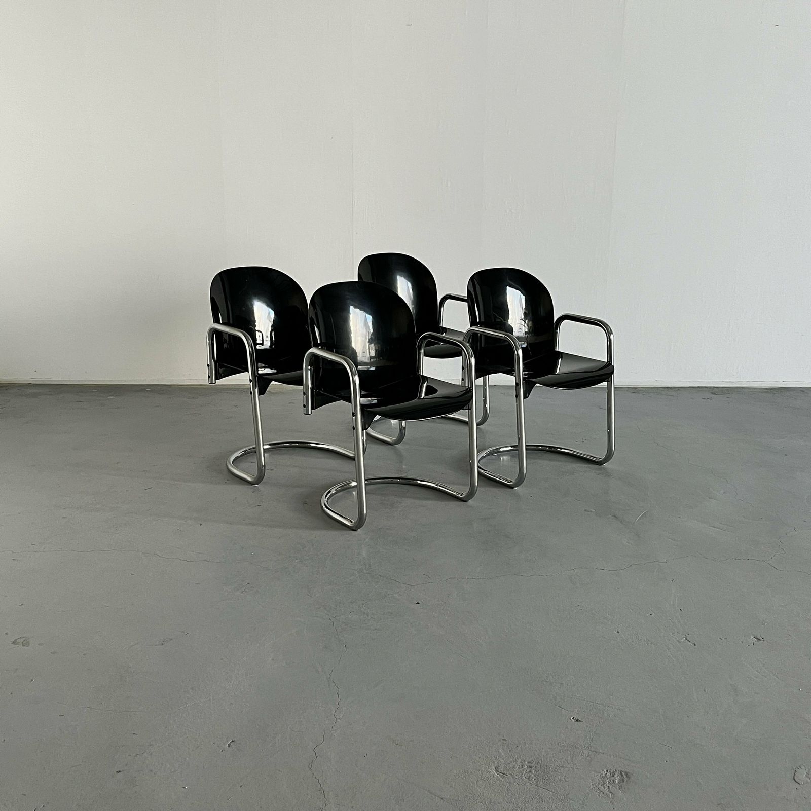 Set Of 4 Vintage 'Dialogo' Dining Chairs By Afra And Tobia Scarpa For B&B Italia, 1970s Italy photo for sale