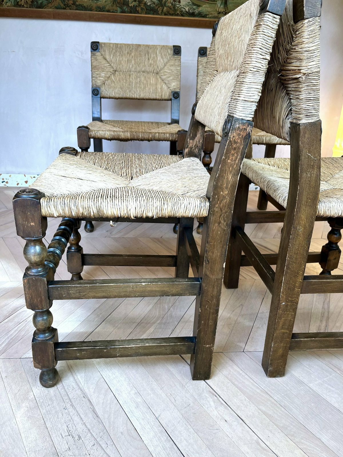 photo vinterior Set Of Four 1950s French Rush & Carved Oak Dining Chairs