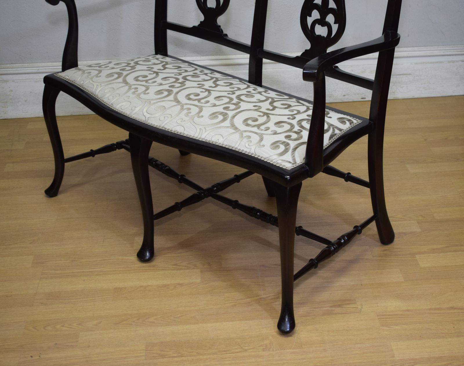 Victorian Couch / Window Seat, 1990s photo vinterior