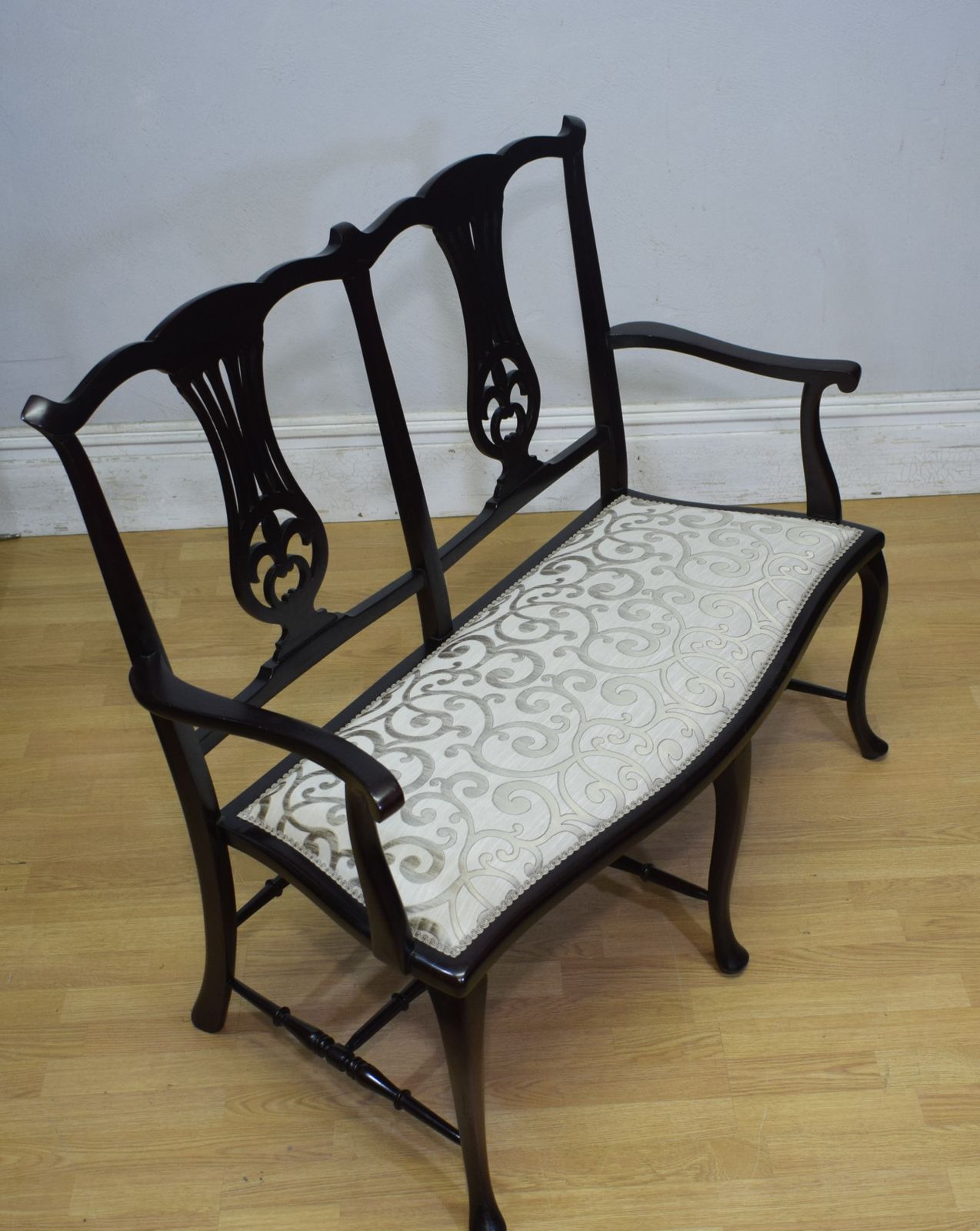 Furniture Victorian Couch / Window Seat, 1990s photo