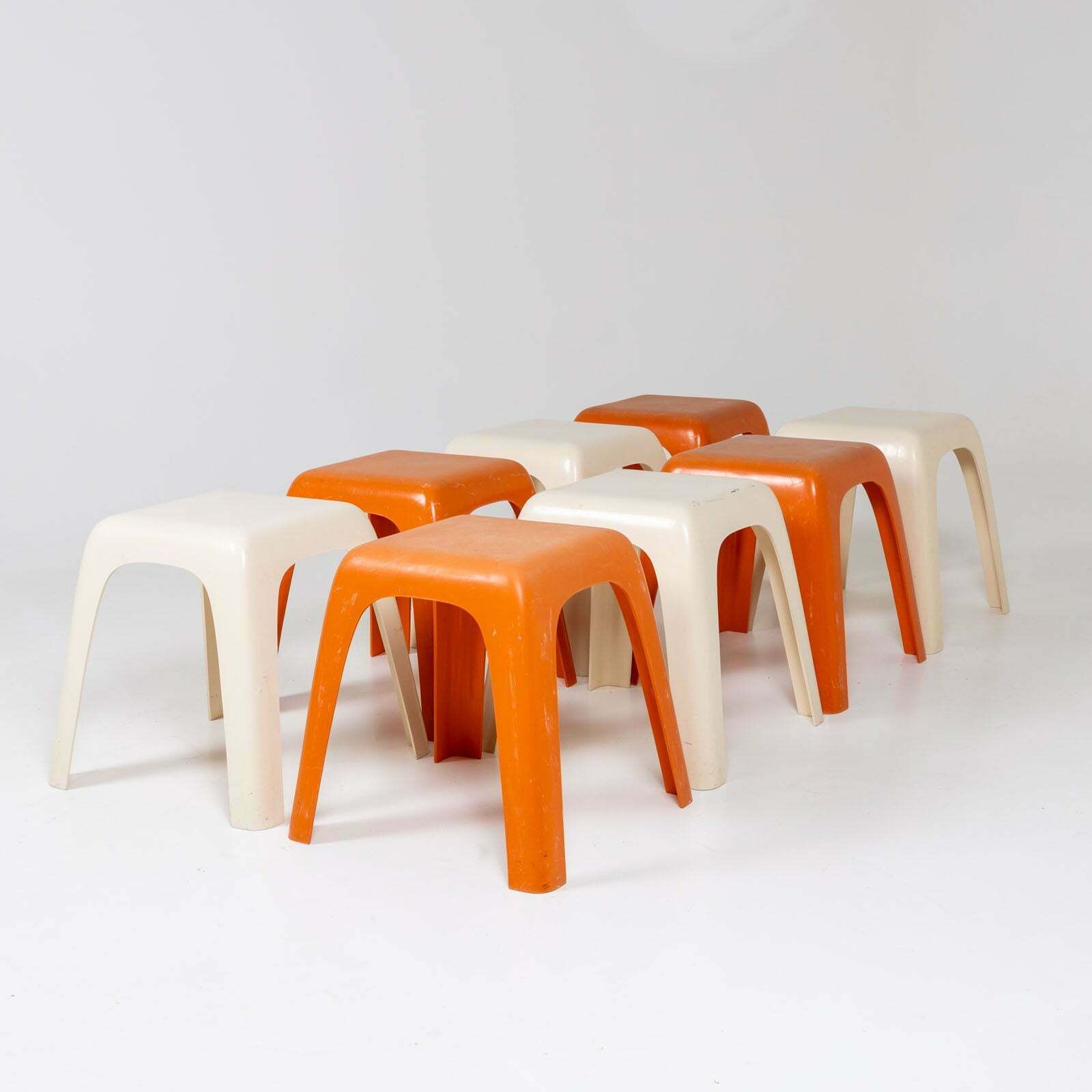 Acht Kunststof Krukken Van G. Castiglioni, G. Gaviraghi En A. Lanza Voor Valenti Milano, Jaren 1980 photo for sale