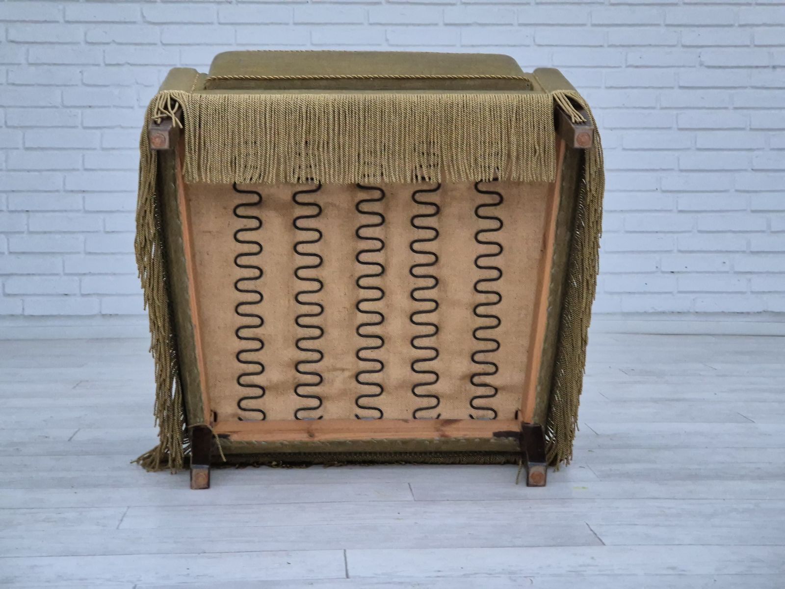 photo furniture Jaren 1970, Deens Design, Wingback Fauteuil, Goede Staat, Meubelvelours, Beukenhouten Poten.