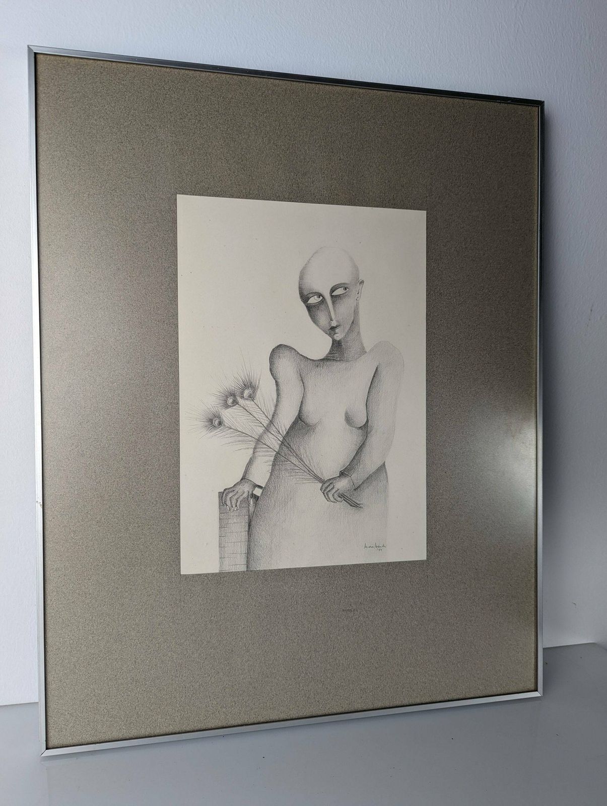 Drawing Staande Vrouw By María Esmeralda Mendes, Signed And Dated 1984