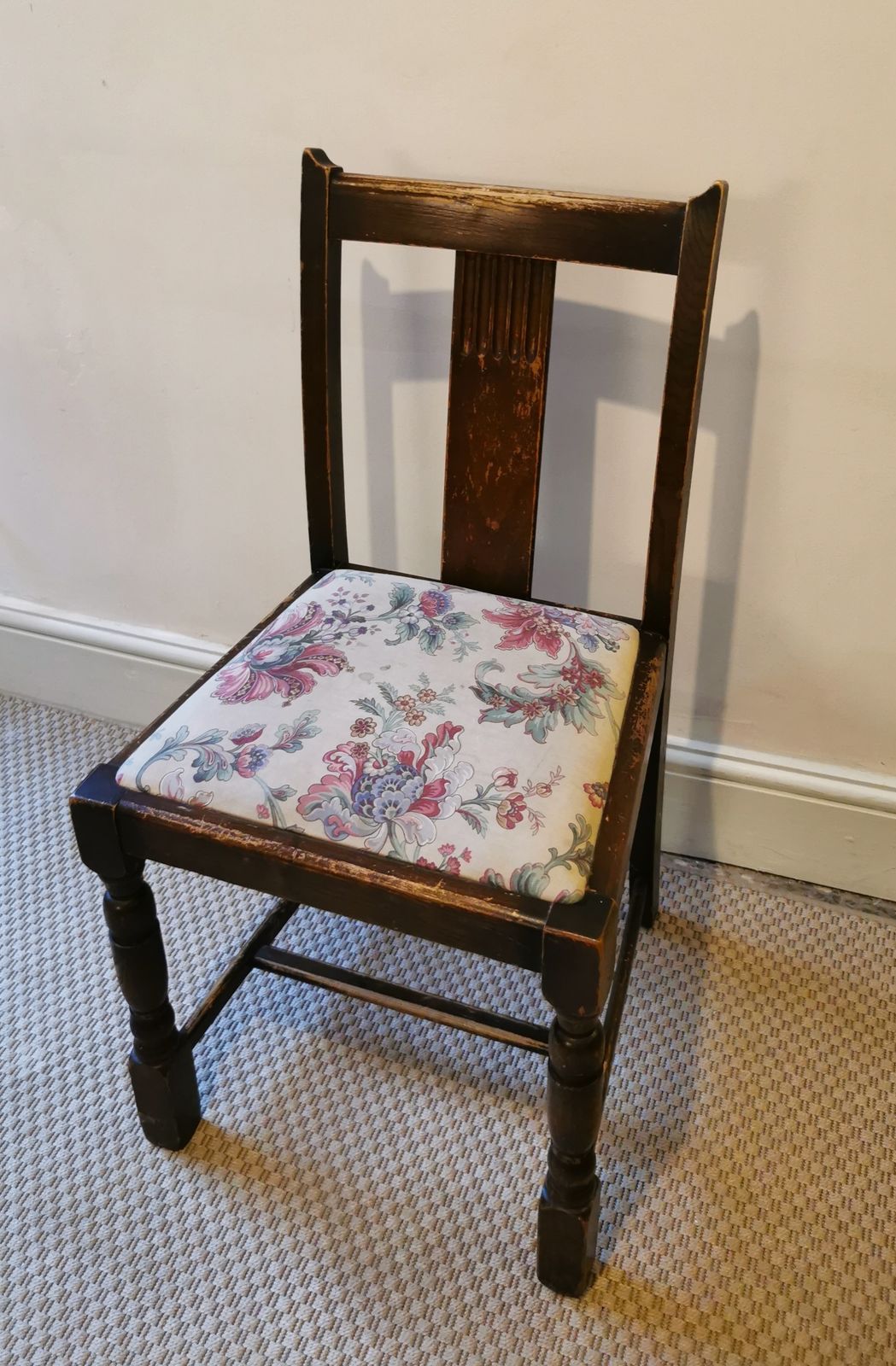 Set Of Four Unique Re Upholstered Solid Hard Wood Dining Chairs With Luxury Fabric Cushions photo furniture