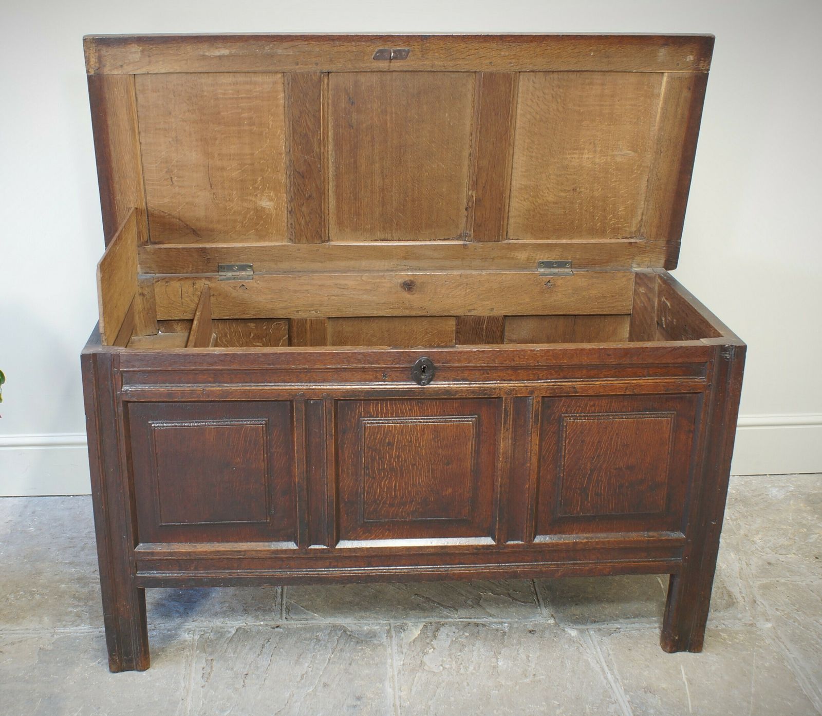 17th Century Oak Coffer., 18th Century And Earlier photo buy