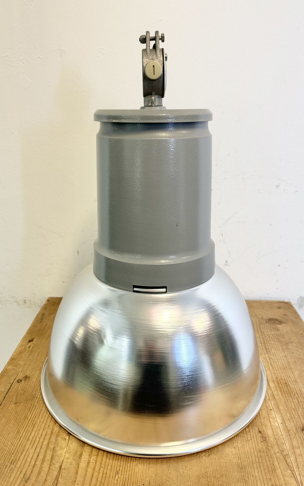 photo vinterior Industrial Italian Aluminium Pendant Lamp From Fael Luce, 1970s