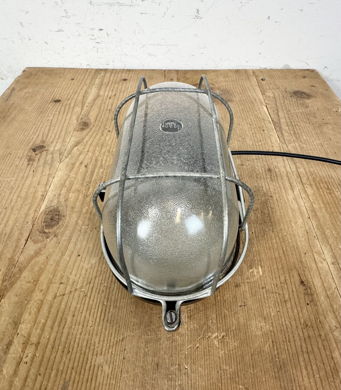 photo vintage Industrial Brown Bakelite Wall Light With Frosted Glass, 1960s, 3x