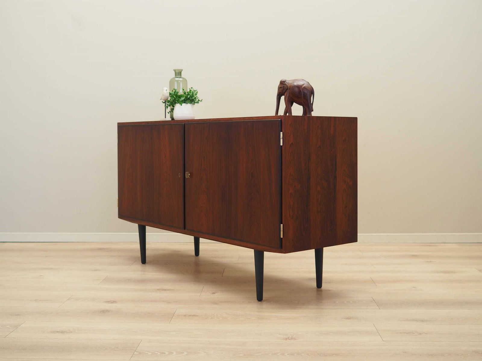 Vintage Kast, Deens Design, Jaren 1970, Ontwerper: Carlo Jensen, Productie: Hundevad photo Meubels
