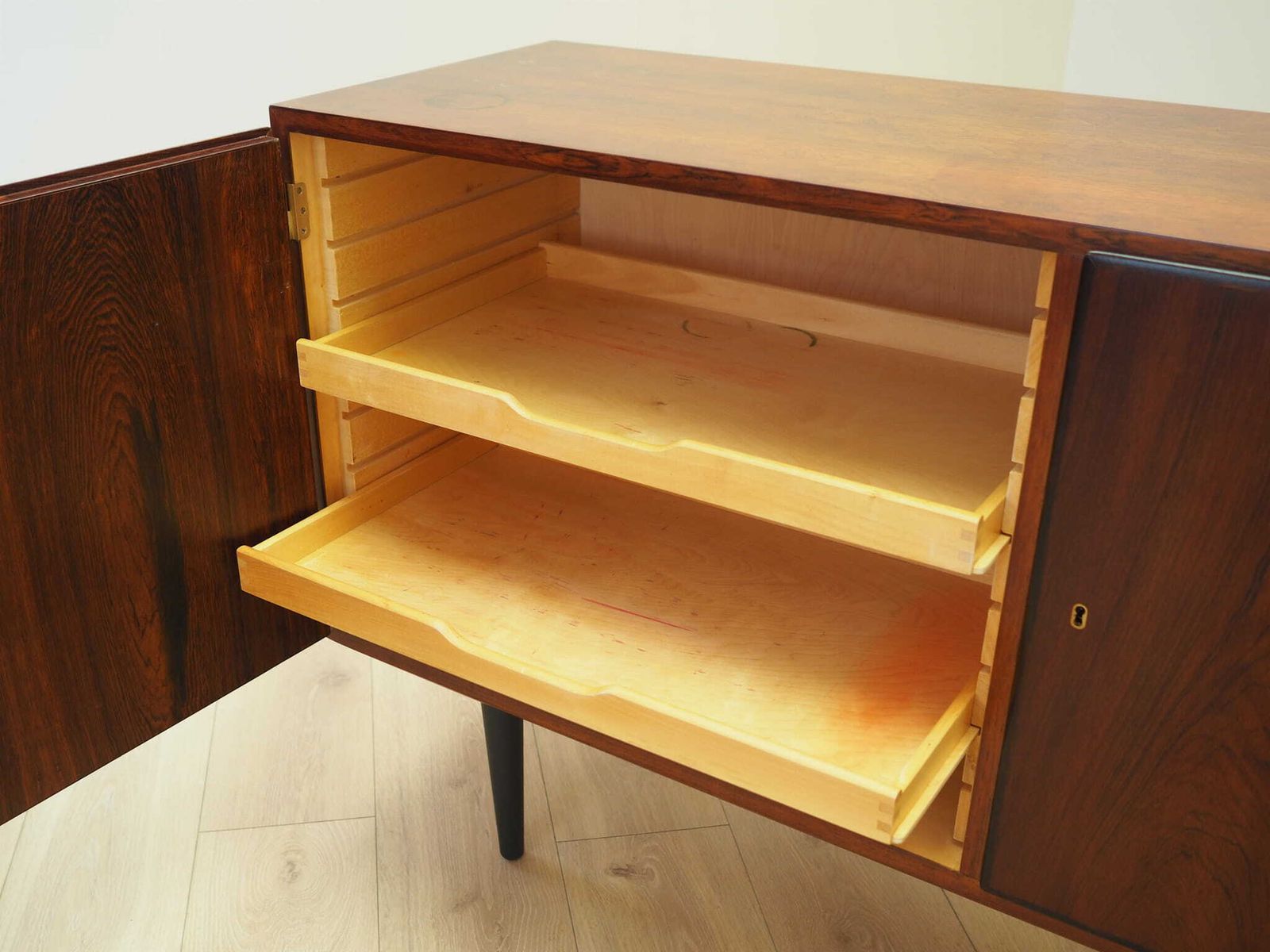 photo buy Vintage Kast, Deens Design, Jaren 1970, Ontwerper: Carlo Jensen, Productie: Hundevad