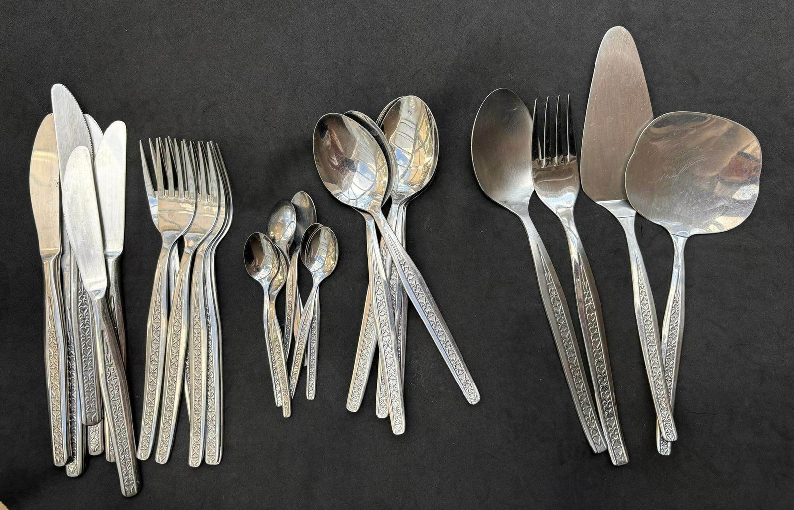 Vintage Flatware Set 28 Pieces Boho Chic Cutlery Mid Century Vintage Metal Wedding Gift Stainless Steel Table Decor Family Gift photo furniture