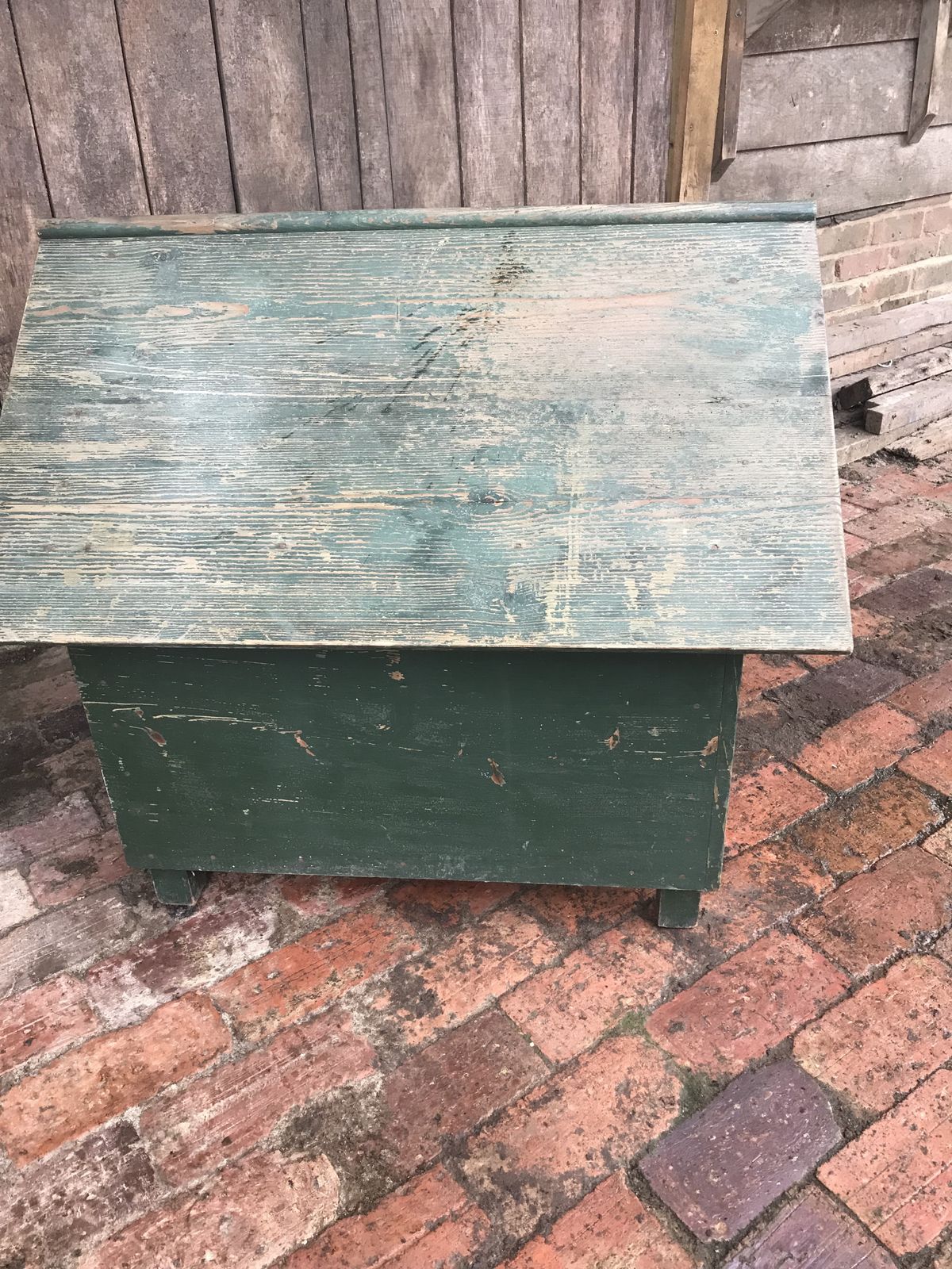 Vintage Wooden Dog Kennel . photo Garden Decor