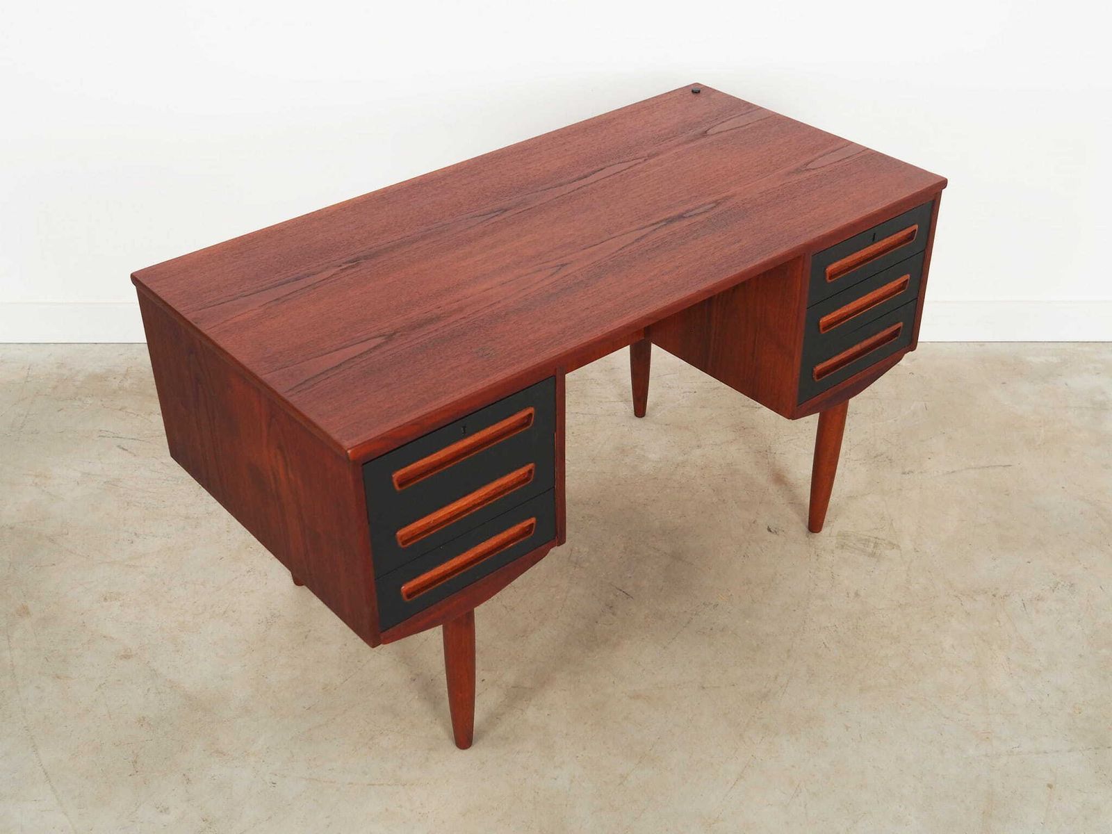 Teakhouten Bureau, Deens Design, Jaren 1970, Fabrikant: A.P. Møbler Svenstrup photo vinterior
