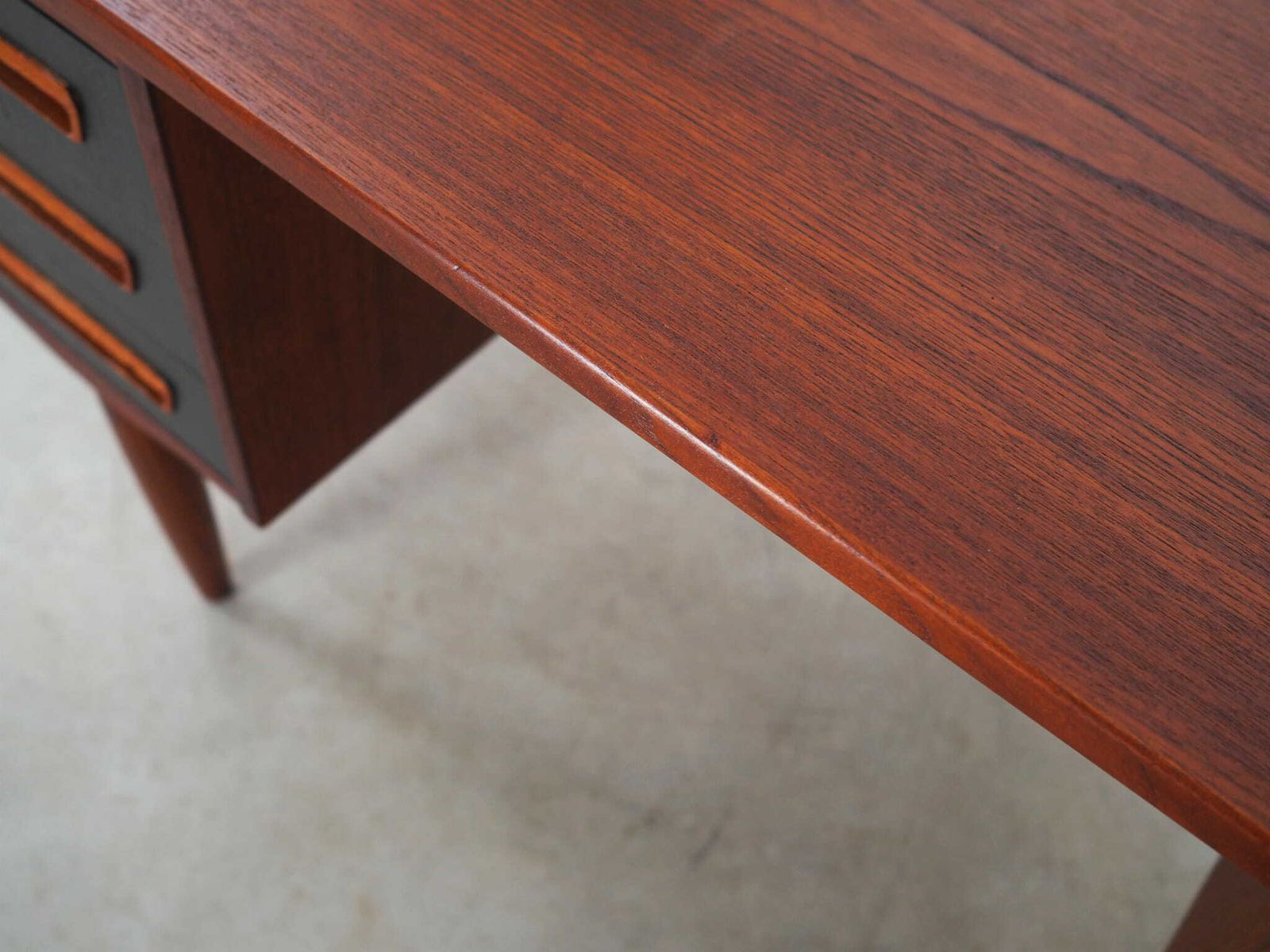 photo vinterior Teakhouten Bureau, Deens Design, Jaren 1970, Fabrikant: A.P. Møbler Svenstrup