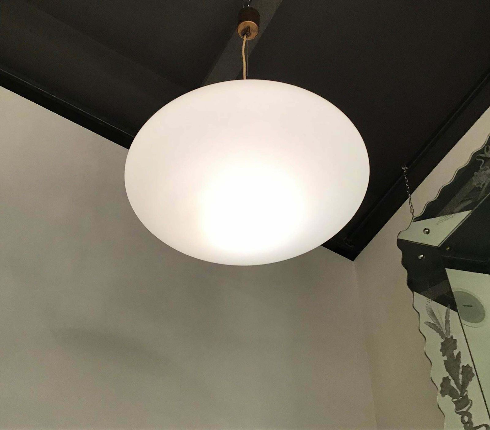 photo vinterior Stilnovo Couple Chandeliers Opaline Glass Brass, 1950, Italy