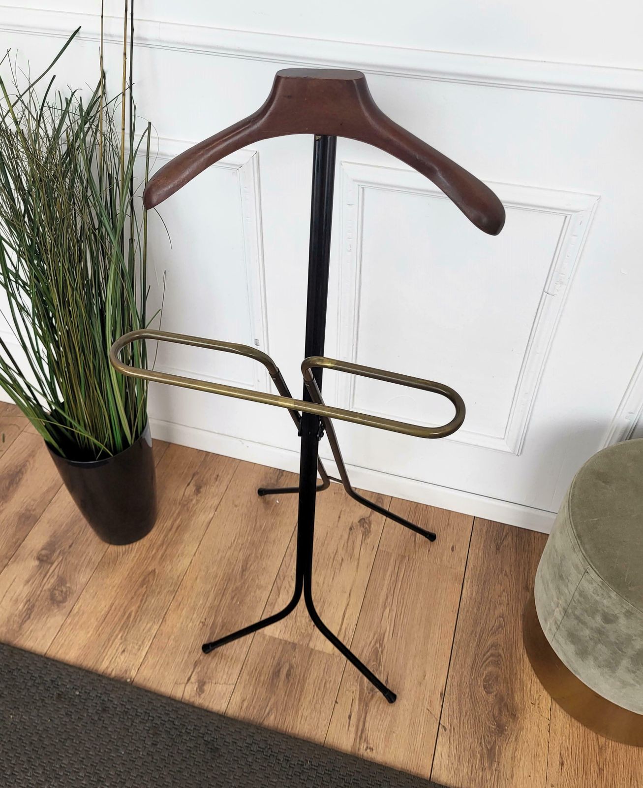 1950s Italian Fratelli Reguitti Midcentury Brass Metal Wood Valet Stand Dressboy photo for sale