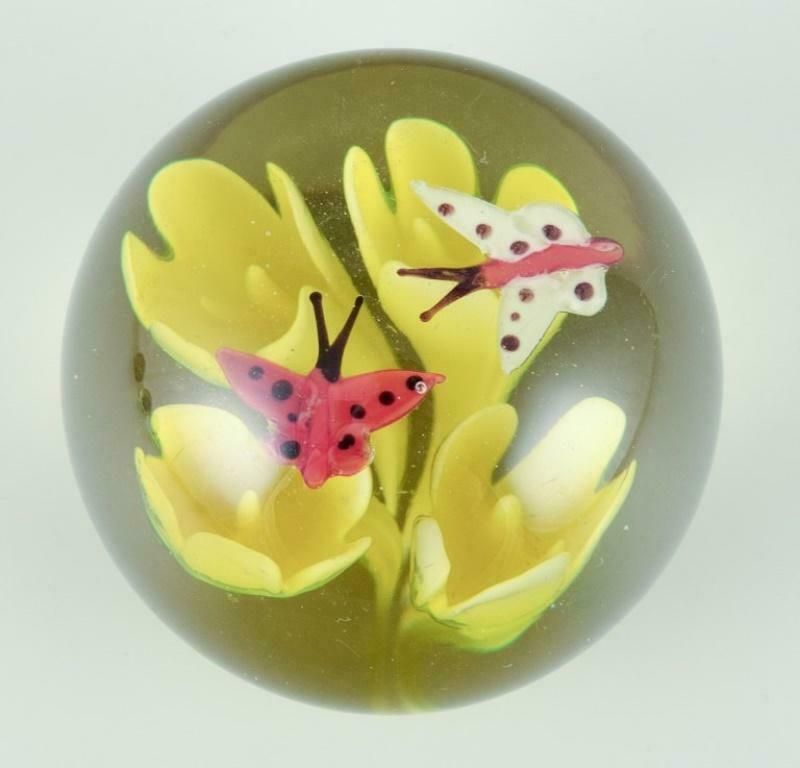 Scandinavian Glass Artist. Four Paperweights In Art Glass. Flower Motifs. photo 192.0