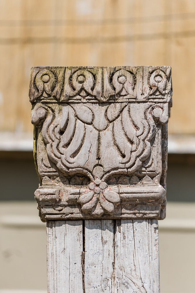 864.0 A Pair Of Indian Hardwood Corinthian Style Columns photo