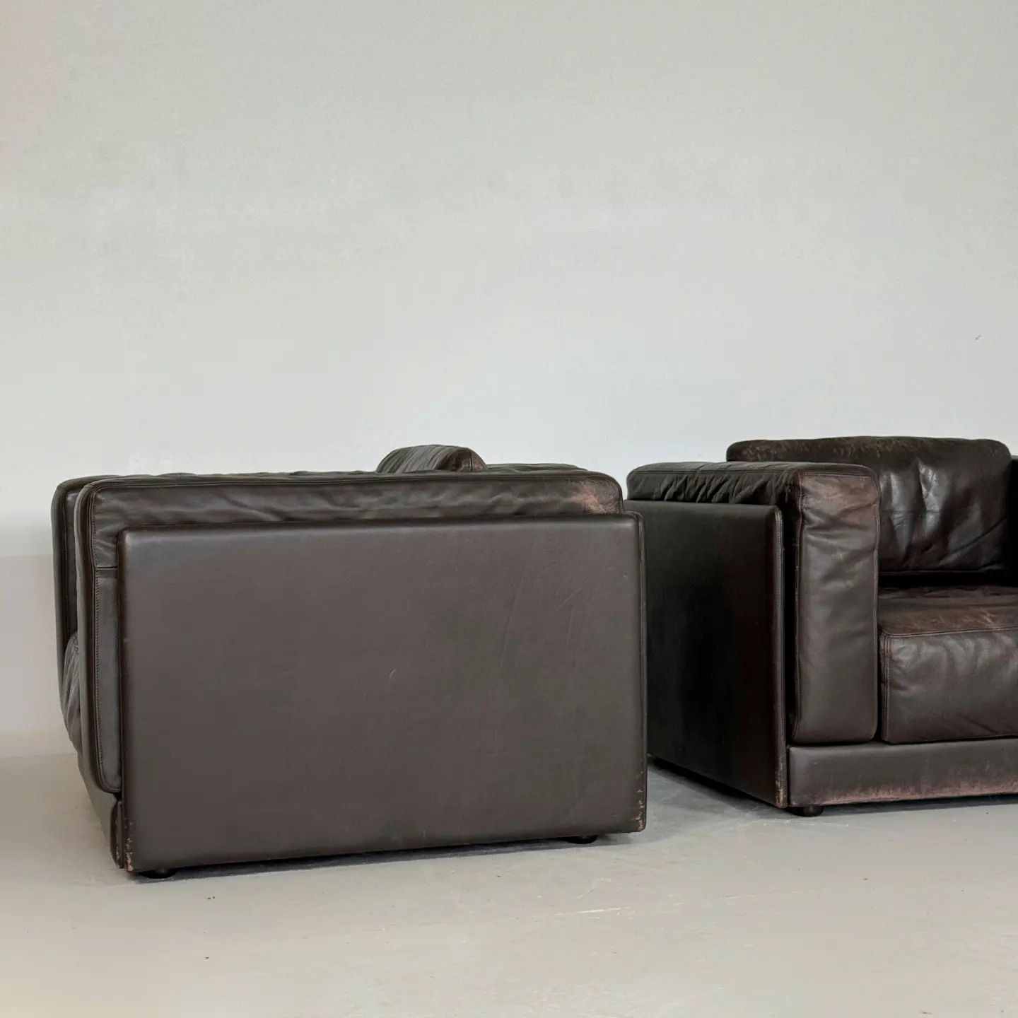 photo furniture Brown Leather Durlet Pair Of Armchairs, Belgium