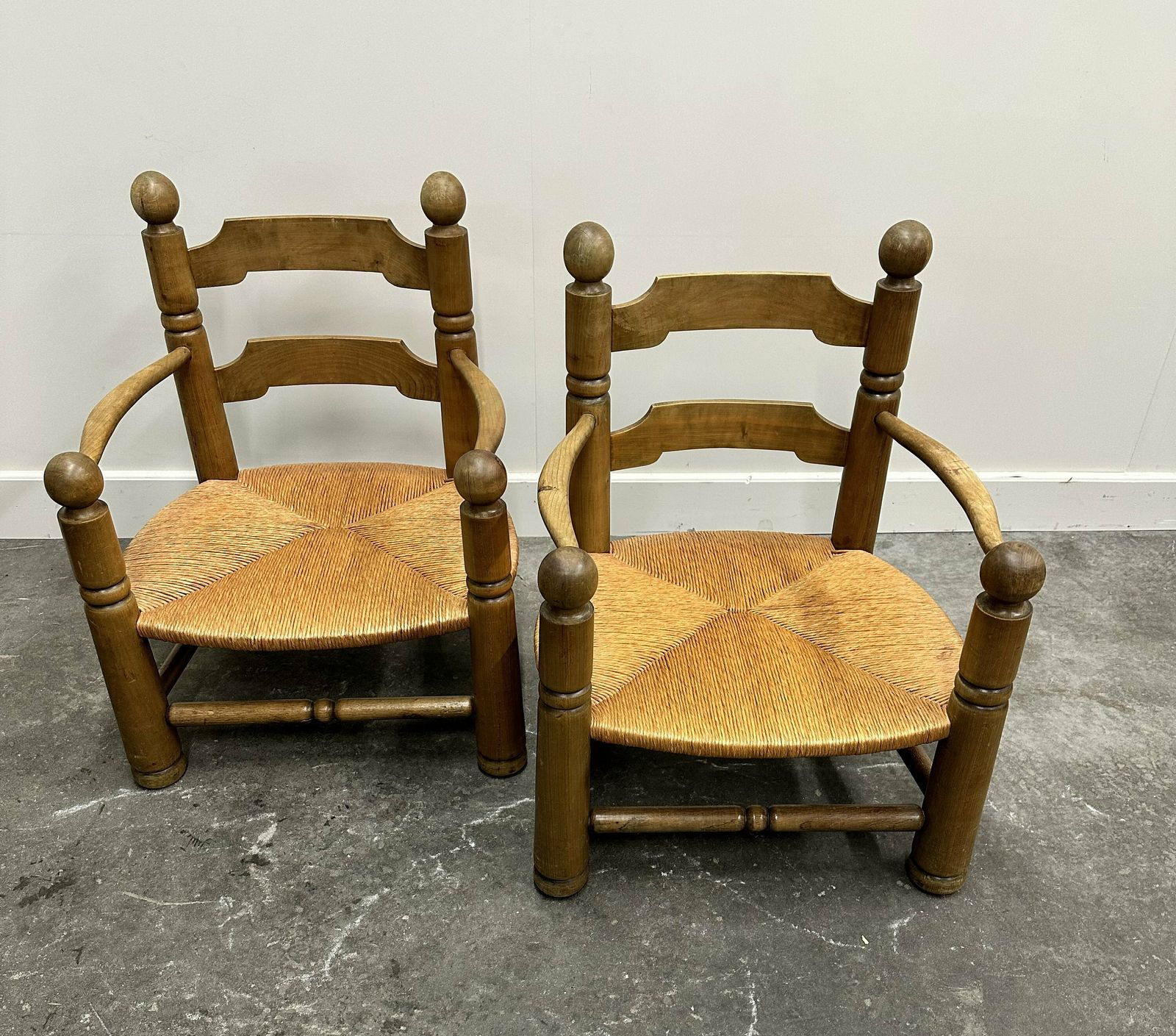 Paar Lage Fauteuils Met Biezen Zitting Van Charles Dudouyt, Jaren 1940, Set Van 2 photo Meubels