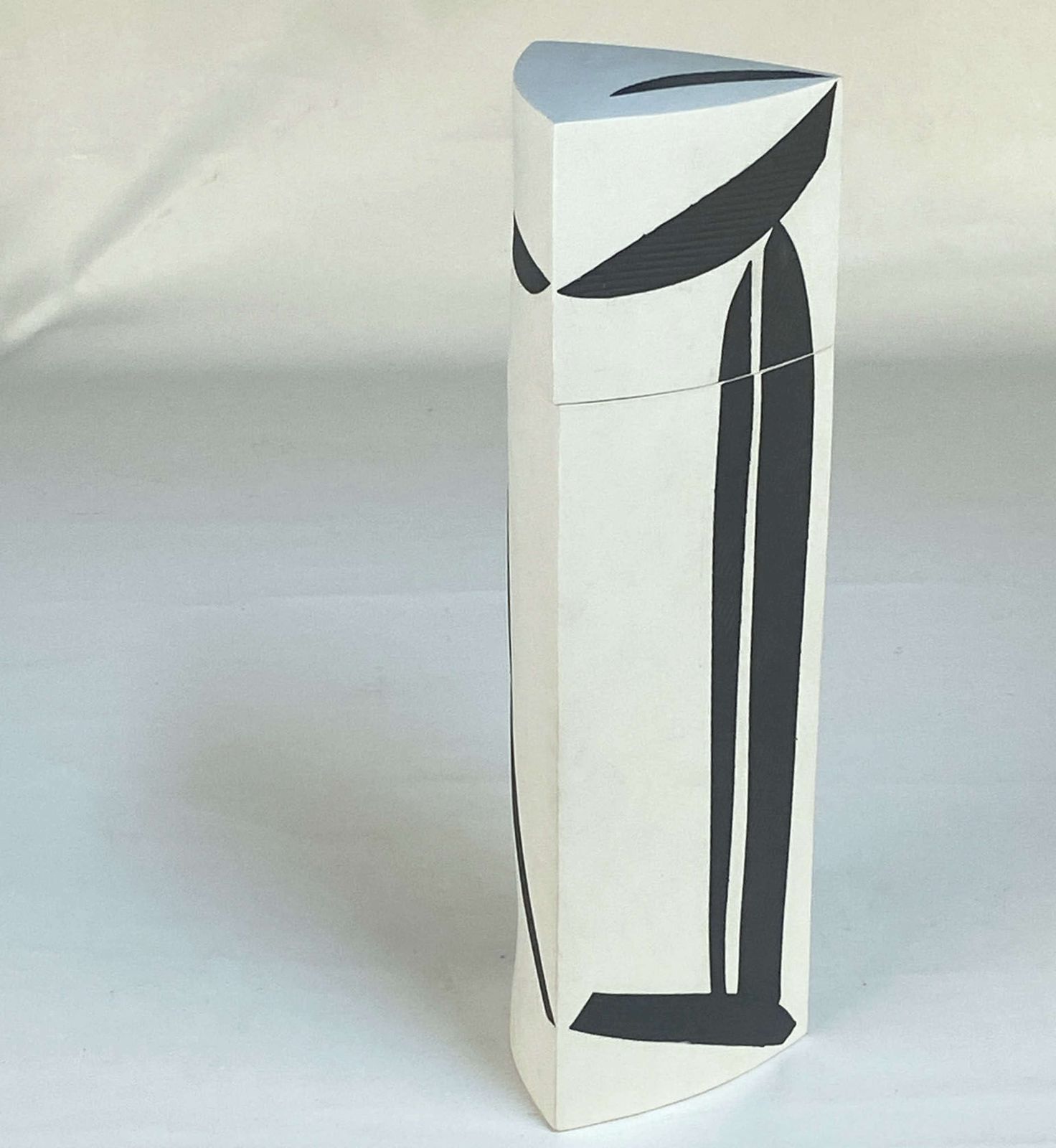Tall Porcelain Sculpture And Vessel With Lid, White And Indigo Motiv photo buy
