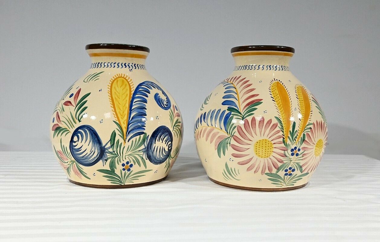 Pair Of Henriot Quimper Vases – Mid 20th Century photo vinterior