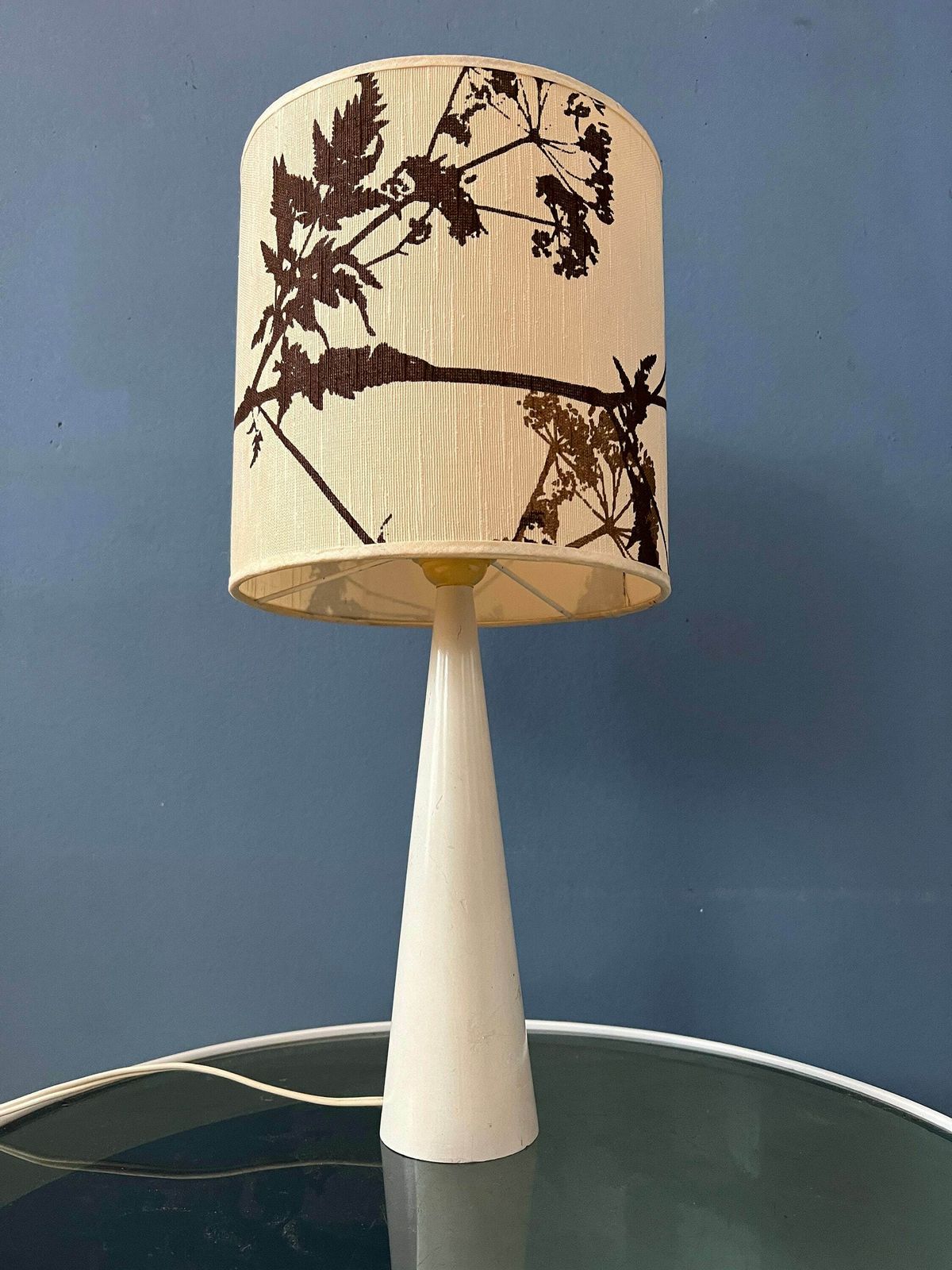 Elegant Mid Century Desk Lamp With Beautifully Patterned Shade photo vinterior