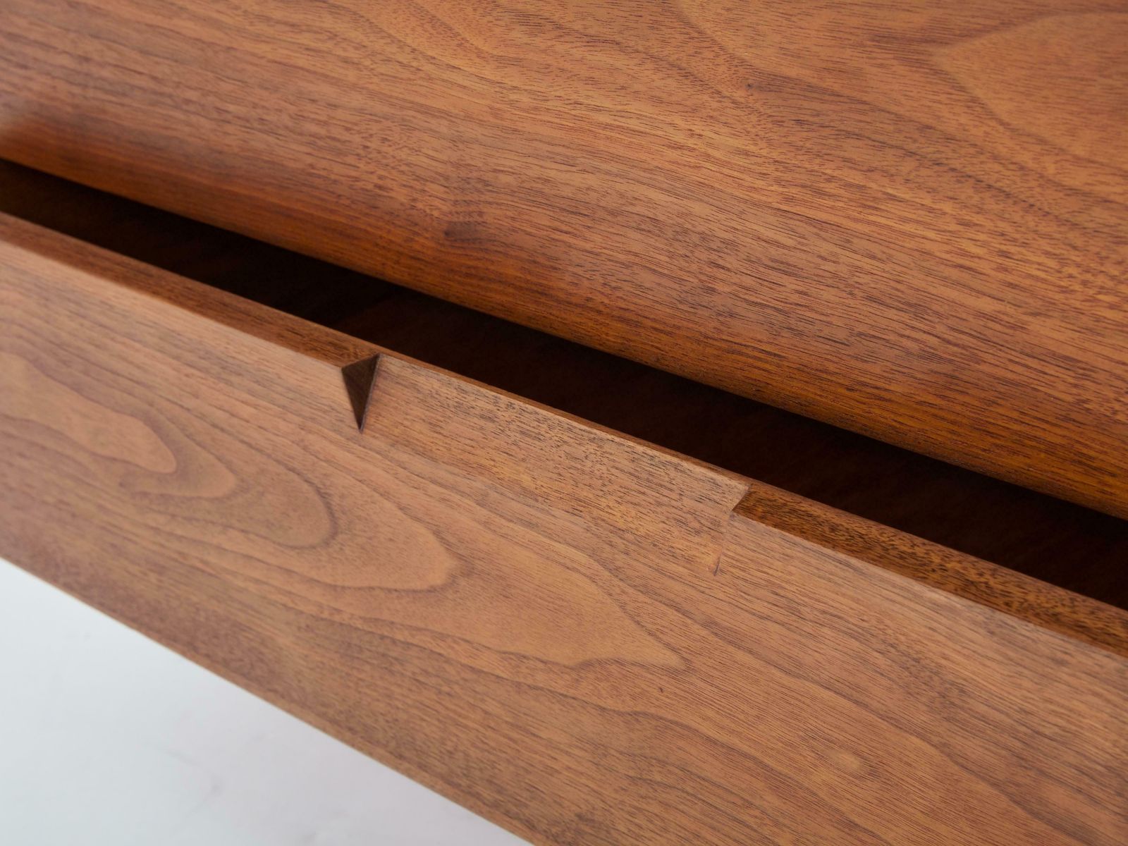 photo for sale Commode George Nakashima en noyer noir américain, 1955