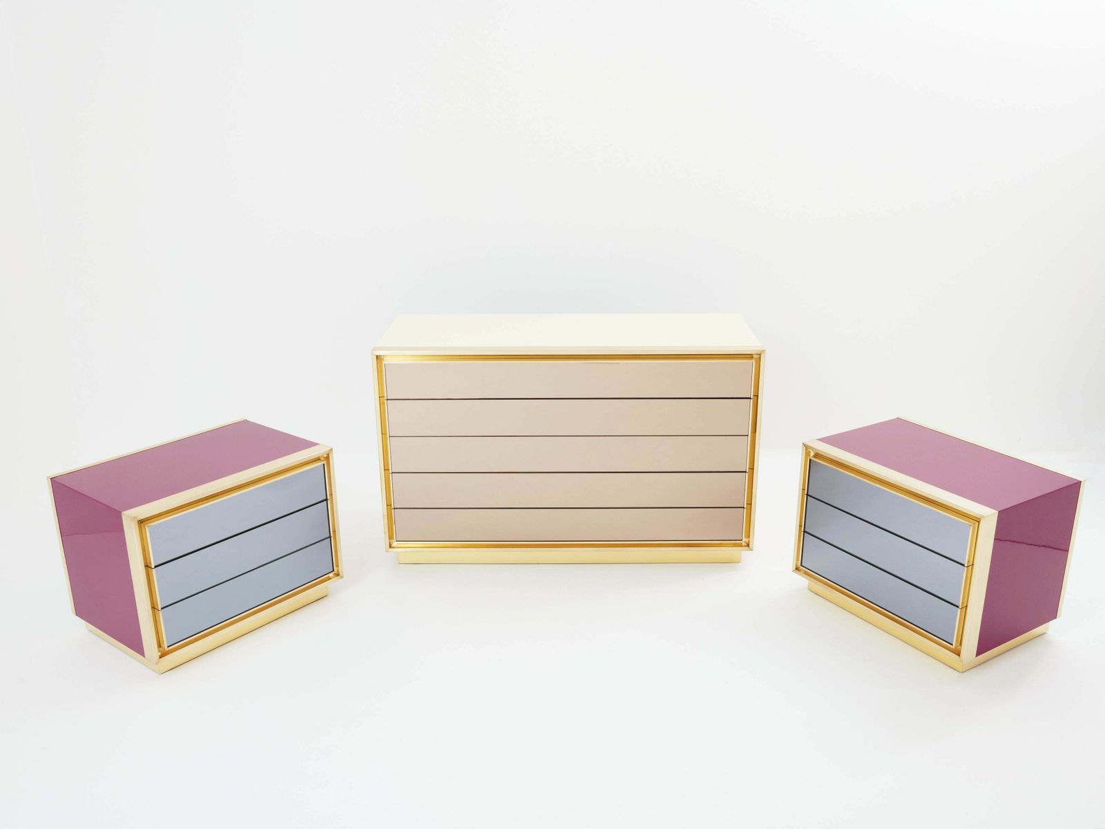 photo furniture Commode Maison Jansen en laque crème, laiton et miroirs, années 1970