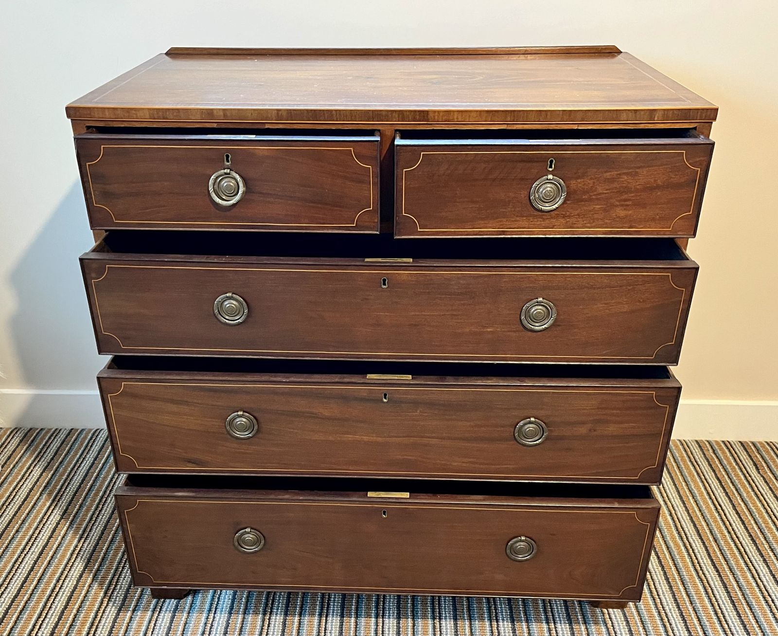photo furniture Mahogany Chest Of Drawers