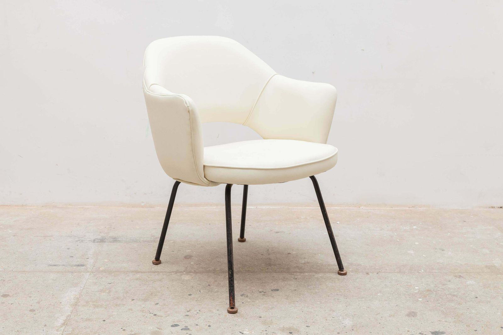 Knoll Arm Desk, Conference Chair Designed By Eero Saarinen photo for sale