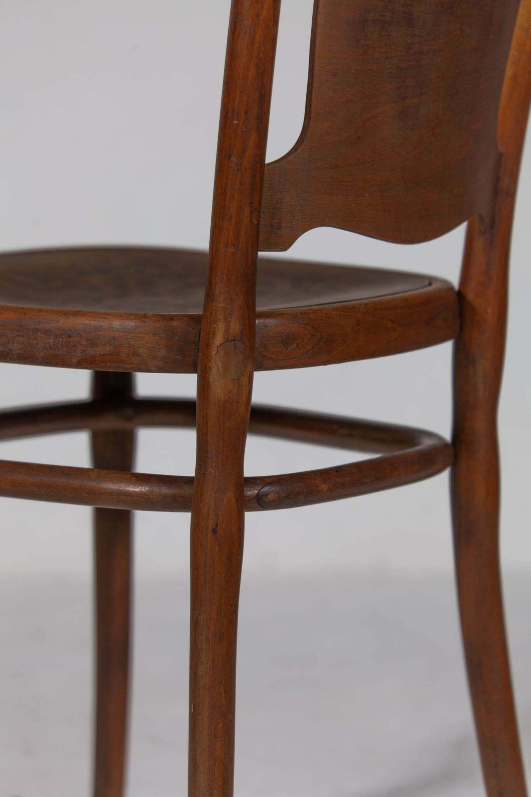 photo furniture Thonet Art Nouveau Set Of Six Very Rare Chairs With Printed Pattern.
