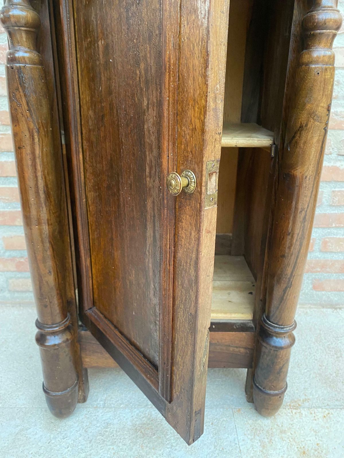 Tables de chevet françaises en noyer, début du XXe siècle, un tiroir, plateau en marbre photo vintage