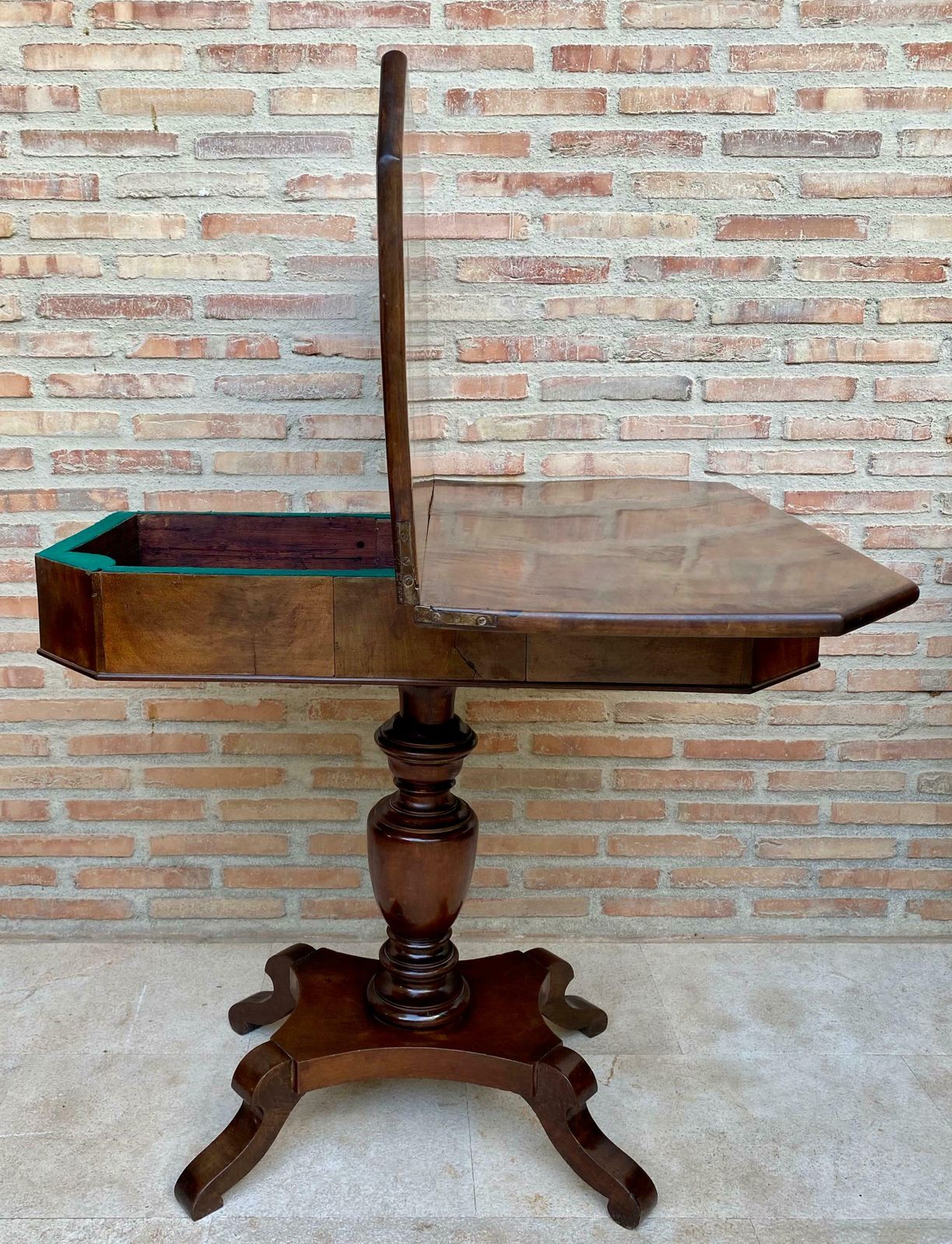 Table de jeu pliante française en noyer, 1920 photo for sale