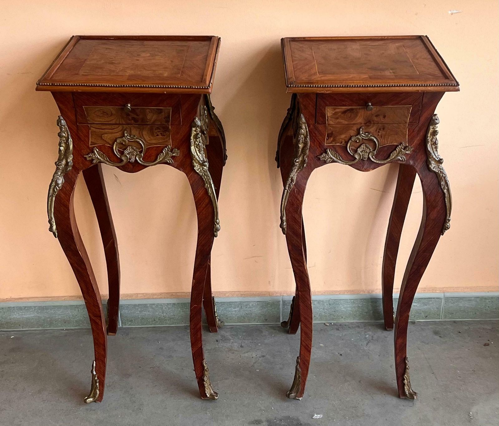Tables de chevet de style Louis XV à marqueterie, France, 1910 photo for sale