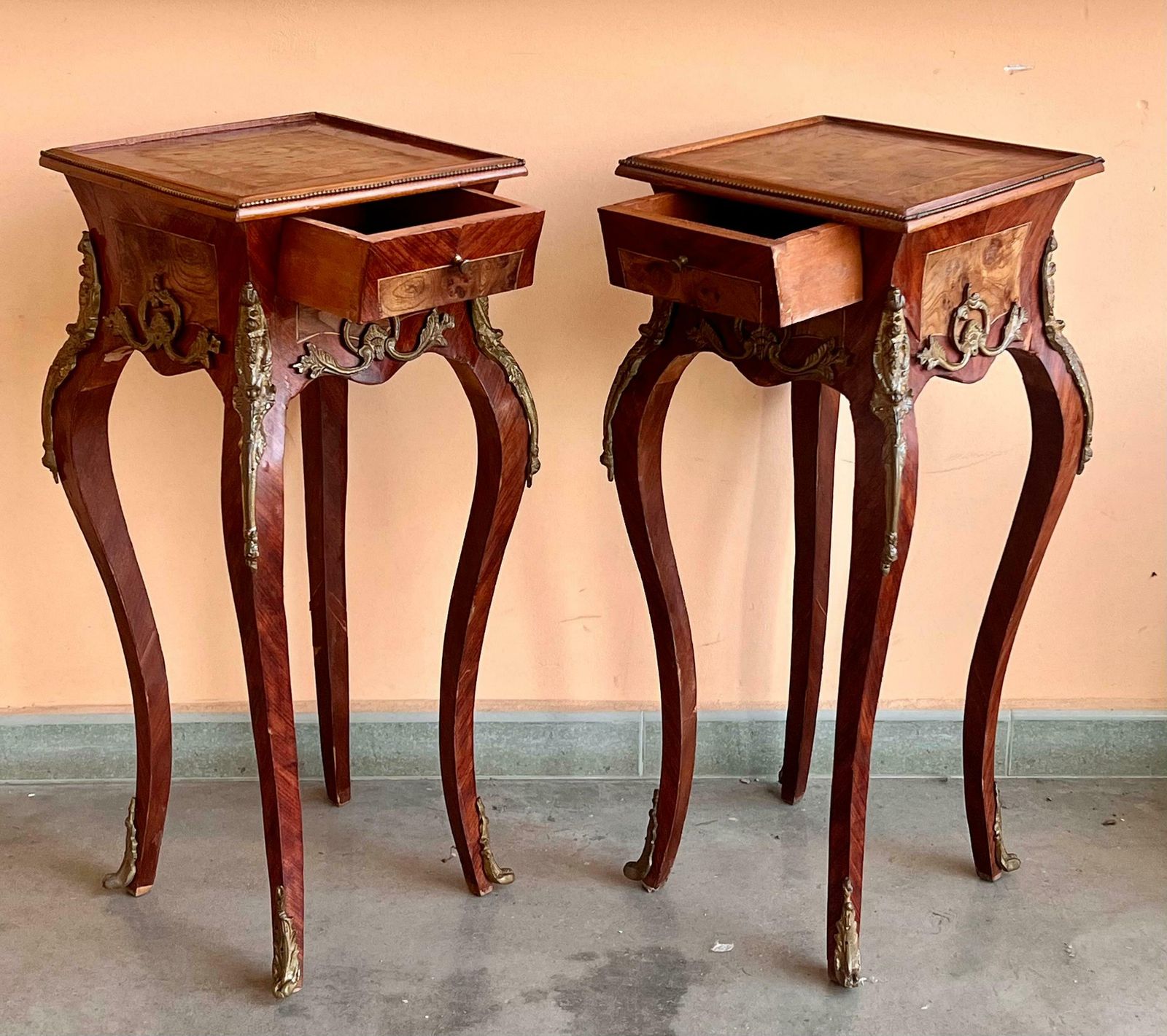 Tables de chevet de style Louis XV à marqueterie, France, 1910 photo buy