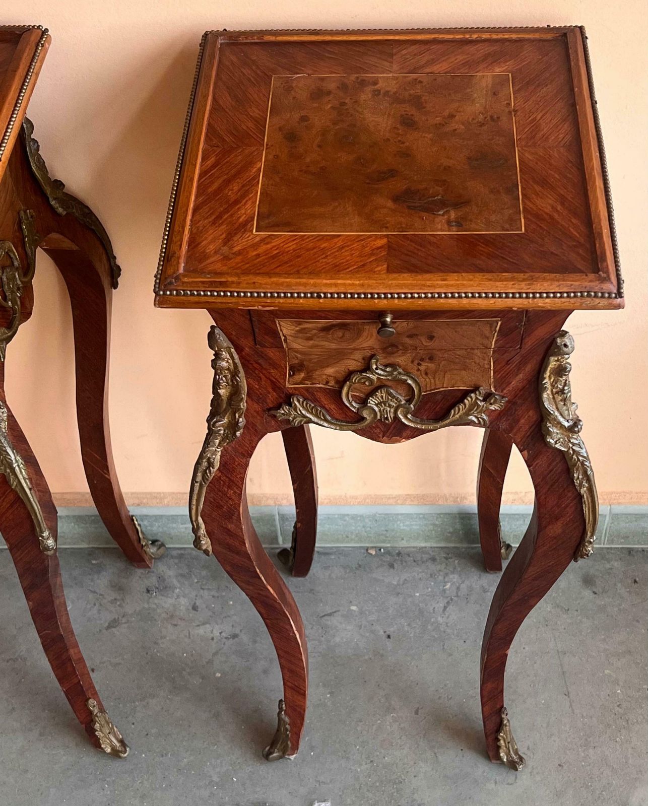 photo for sale Tables de chevet de style Louis XV à marqueterie, France, 1910
