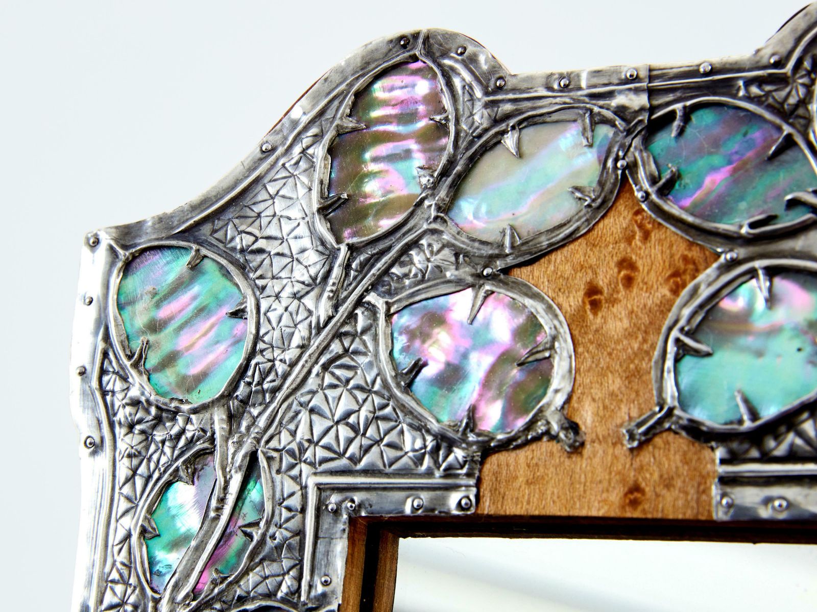 Miroir de coiffeuse Art Nouveau français en étain et loupe d'amboine, années 1910 photo 3448.0