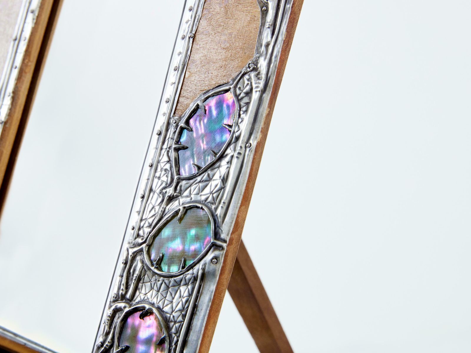 Miroir de coiffeuse Art Nouveau français en étain et loupe d'amboine, années 1910 photo vinterior
