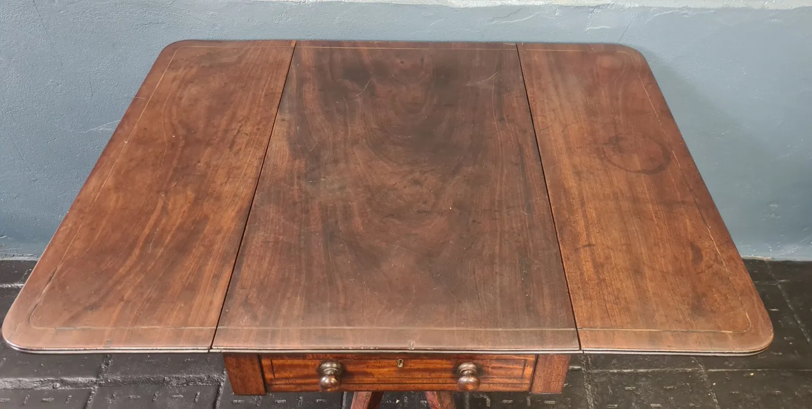 A 19th Century George III Mahogany Drop Leaf Pembroke Table photo vinterior